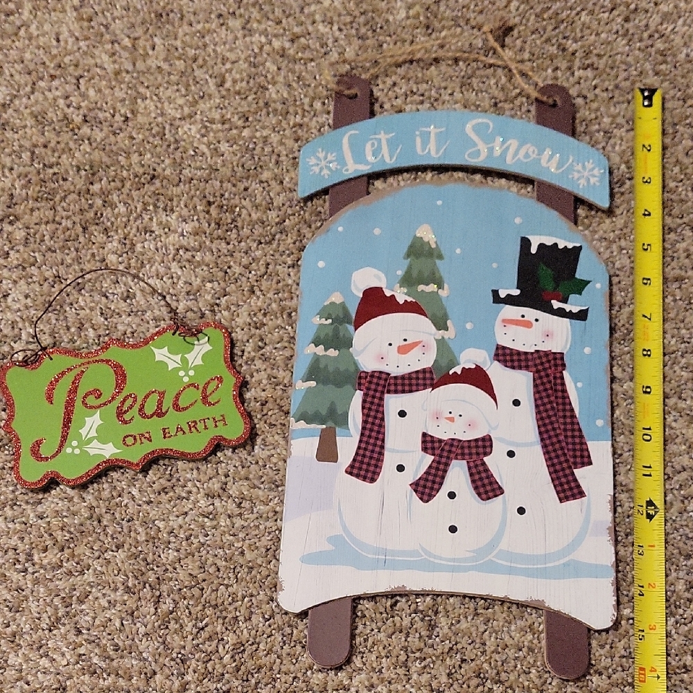 Snowman Holiday Wall Decor with 'Let it Snow' Sign